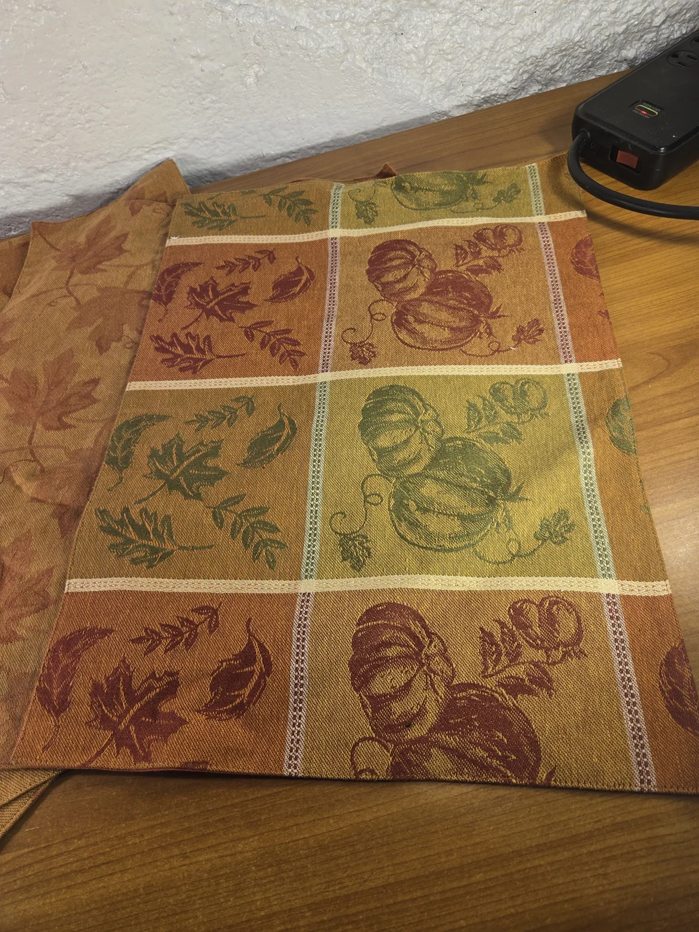 Lot of 4 Fall Placemats 100% Cotton Autumn Pumpkin Leaf Reversible